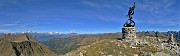 60 All'Angello delle Cadelle  (2483 m) con vista verso le Alpi Retiche a sx e le Orobie a dx